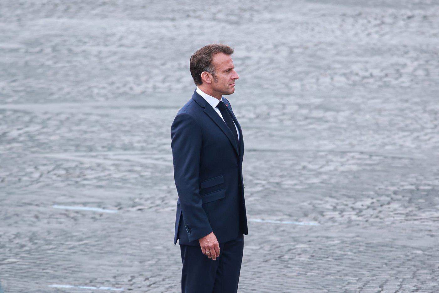 Макрона задержали полицейские в США, которые перекрыли улицы из-за Трампа