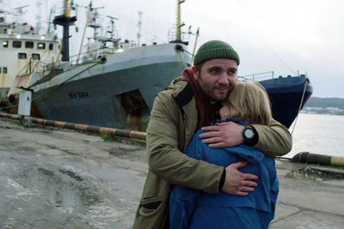 Боцман Максим Стоянов пришёл на почту за бандеролью, а встретил любовь. Каким получился последний фильм Натальи Назаровой "Филателия"