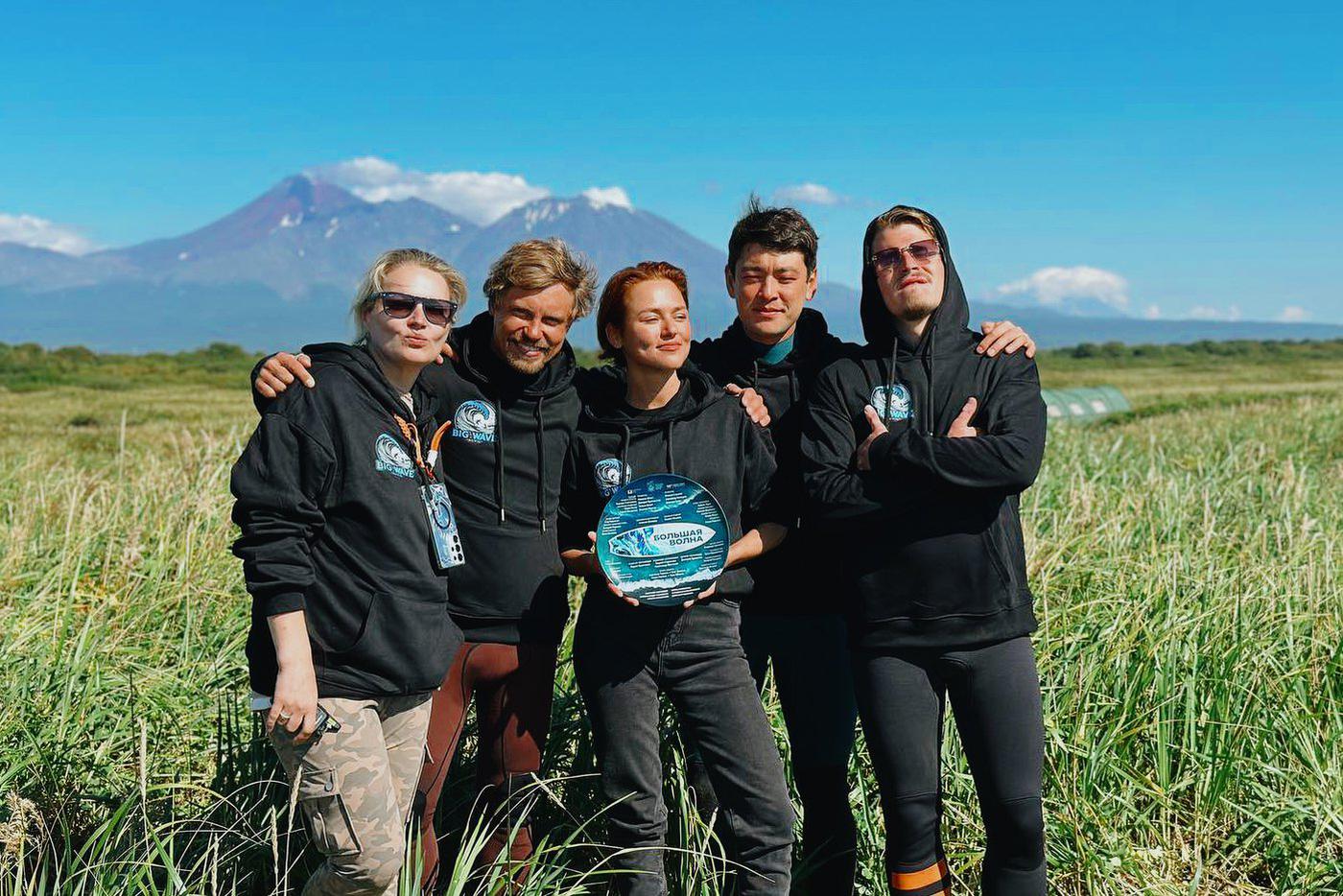 Съёмочная группа фильма "Большая волна".