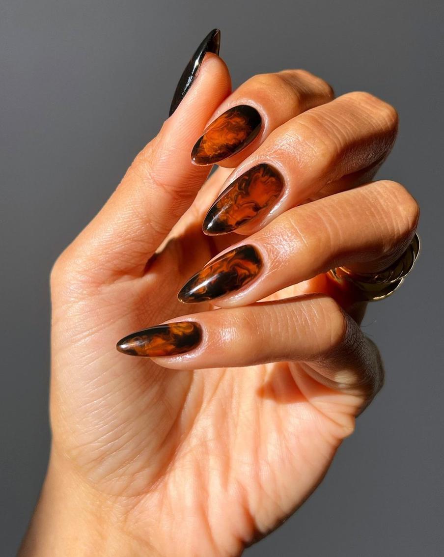 Осень на кончиках пальцев: всё о главных трендах маникюра