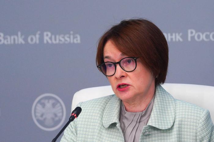 Глава ЦБ напомнила об "уроке прошлого года" из-за ожиданий по ставке