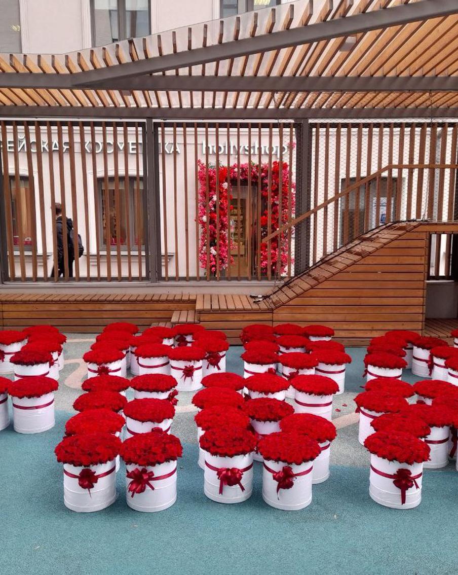 Стало известно, зачем москвич подарил возлюбленной цветы за полтора миллиона