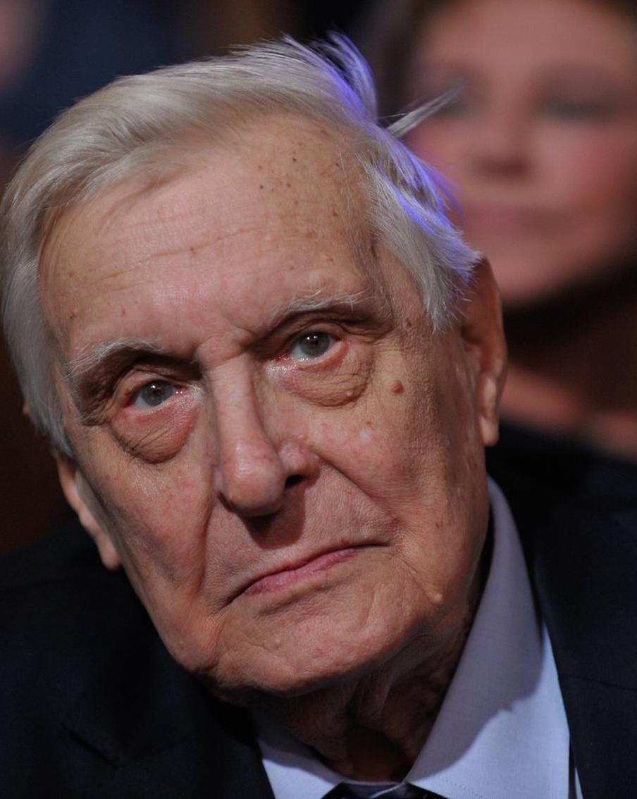 Спектакль с Басилашвили и Фрейндлих сняли с репертуара БДТ