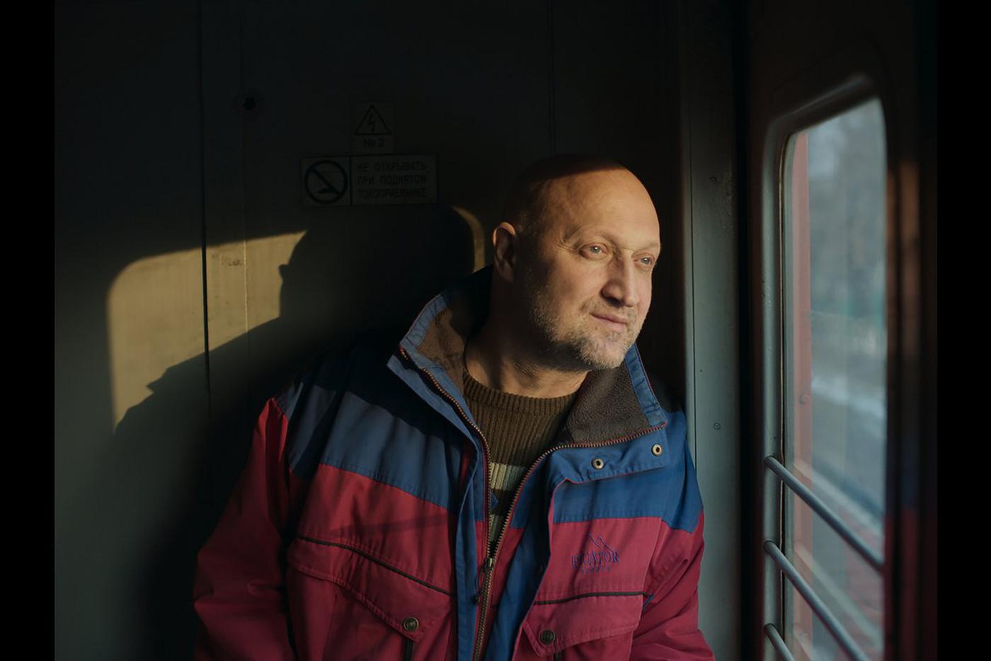 Куценко ради роли в сериале "Встать на ноги" держал аскезу и украл взгляд Ефремова