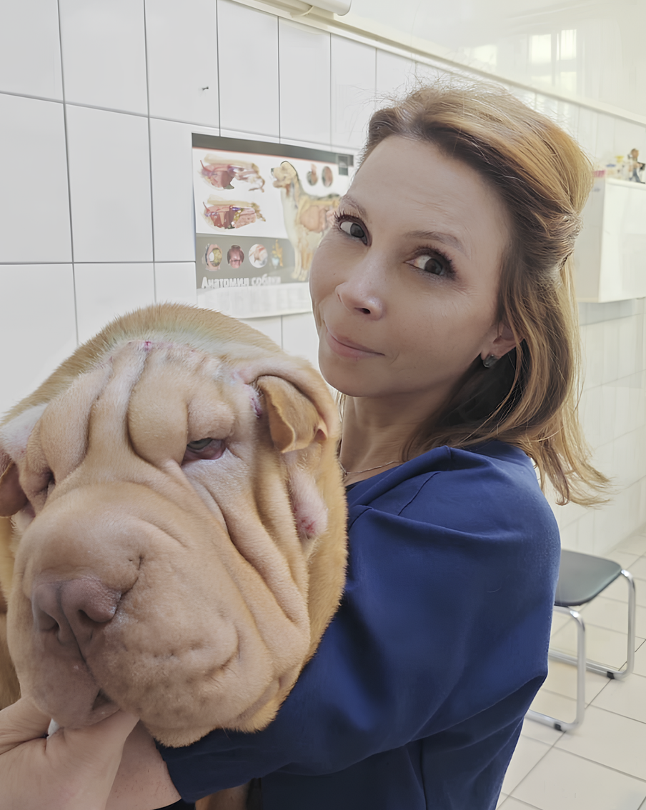 Хирург Наталья Павлова с благодарным пациентом.