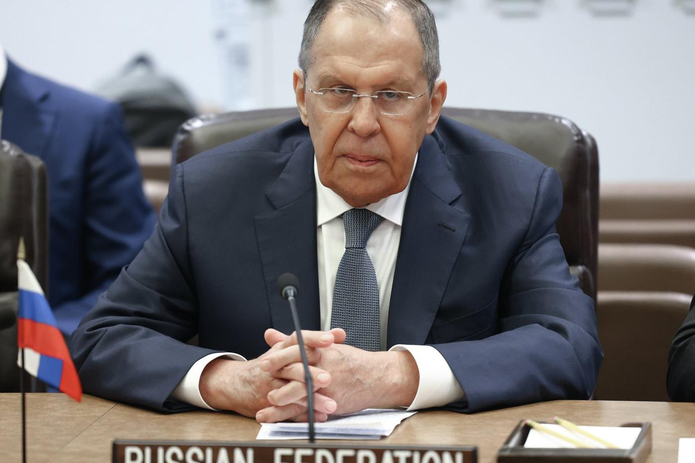 Лавров обвинил НАТО и Евросоюз в развязывании войны против России руками Украины