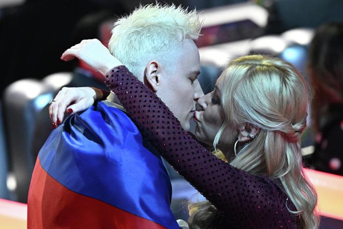 Пользователи соцсетей предположили, что SHAMAN и его девушка Екатерина Мизулина могут быть помолвлены