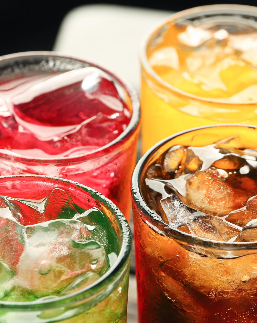 Газировка, алкоголь и дефицит белка: скрытые причины потери волос