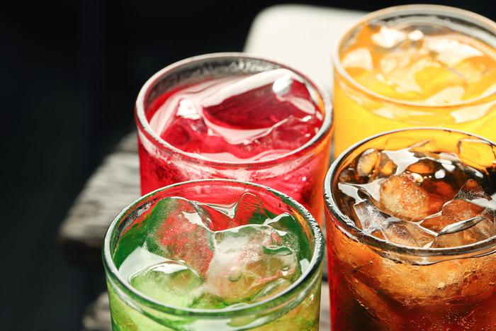 Газировка, алкоголь и дефицит белка: скрытые причины потери волос