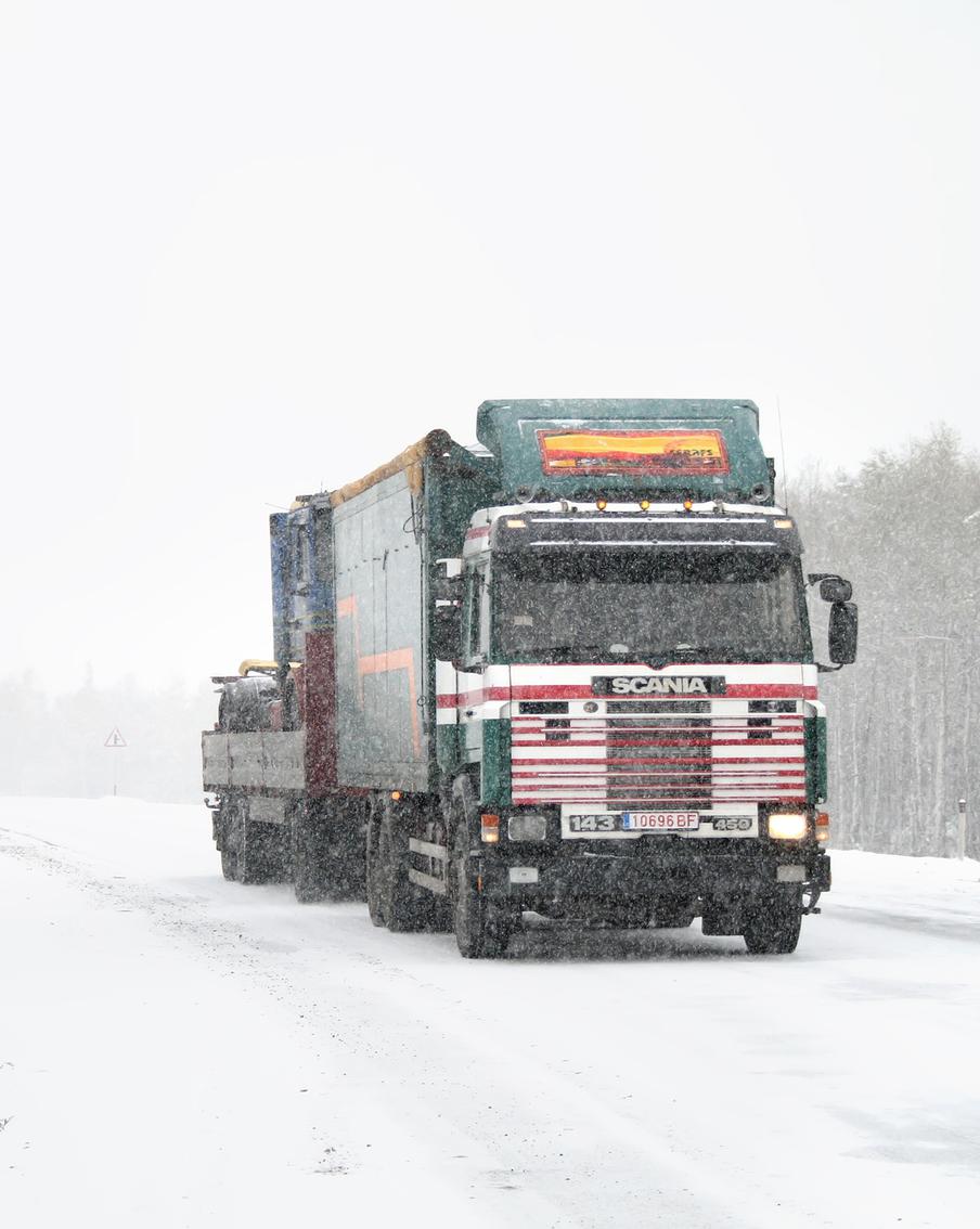 Госавтоинспекция Челябинской области запретила водителям на летней резине выезжать на трассы региона из-за осадков
