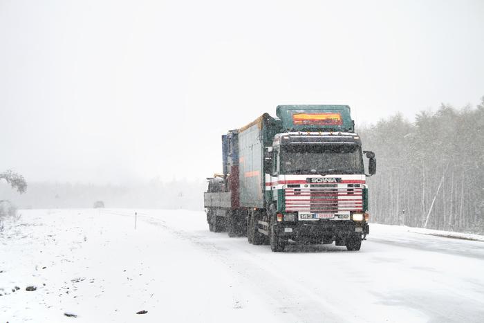 Госавтоинспекция Челябинской области запретила водителям на летней резине выезжать на трассы региона из-за осадков