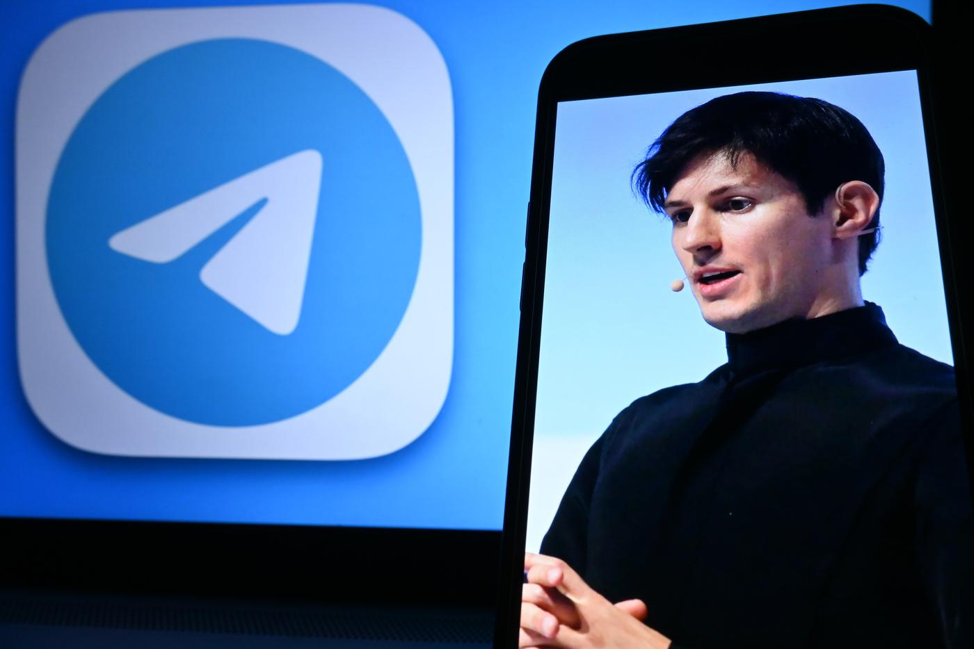 Павел Дуров обвинил власти Франции в попытках давления на мессенджер Telegram