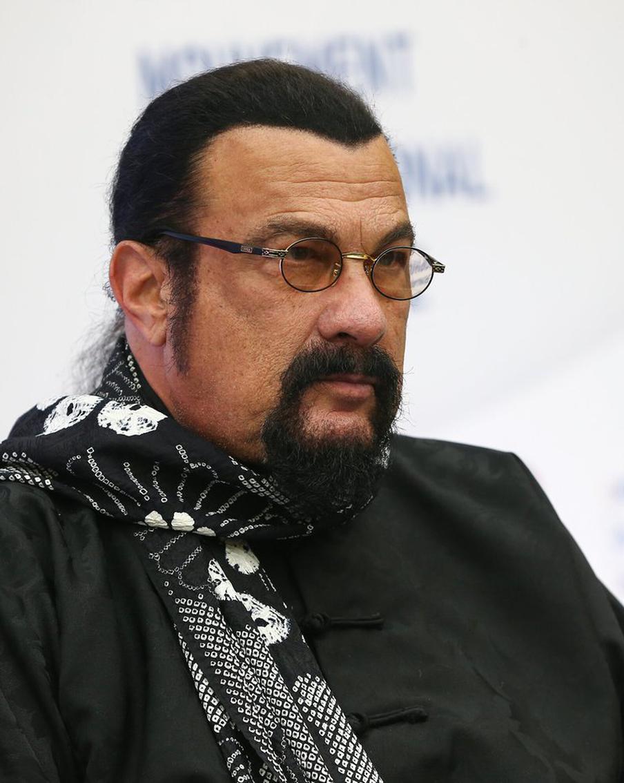 Среди тех, кто решился проститься с Тиграном Кеосаяном была замечена звезда американских боевиков