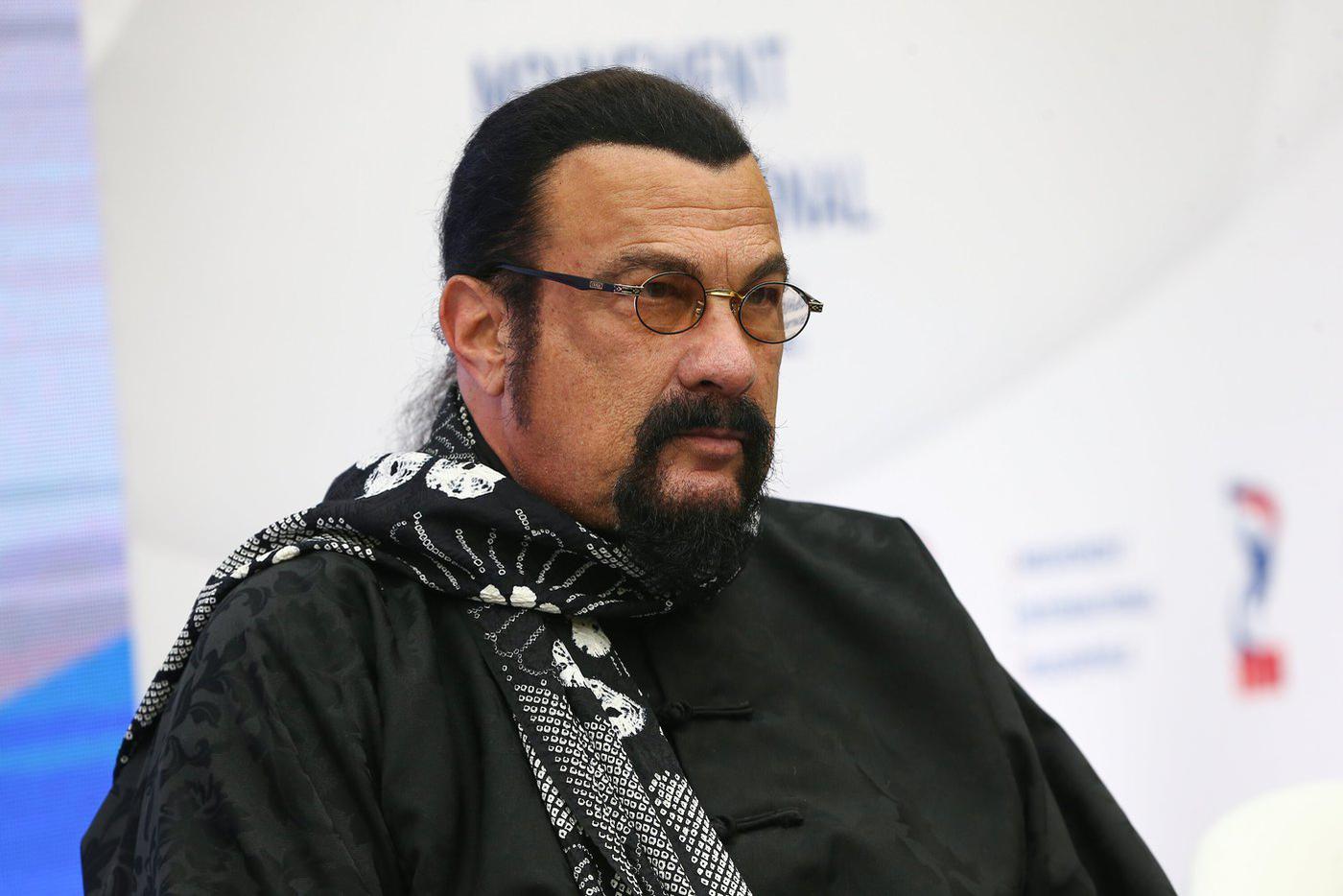 Среди тех, кто решился проститься с Тиграном Кеосаяном была замечена звезда американских боевиков