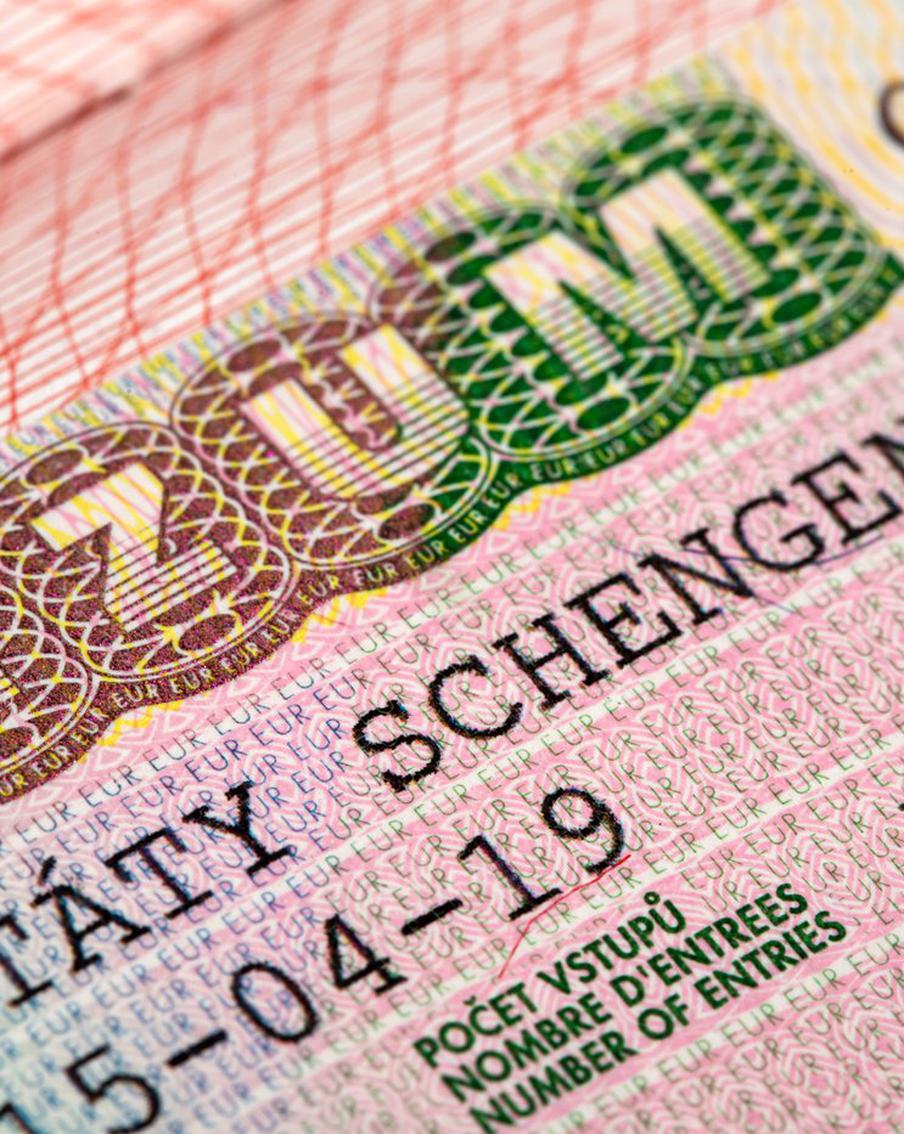 Чешские визовые центры перестали выдавать визы россиянам с 30 сентября