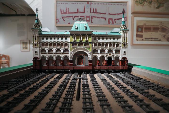 Афиша на 1 октября: узнаём больше о московской архитектуре, бегаем в "Лужниках" и делаем бомбочку для ванны