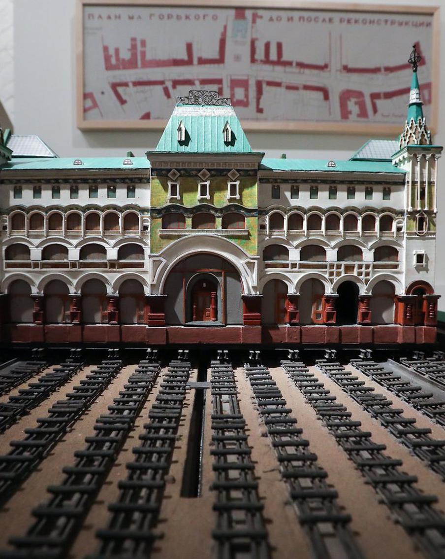 Афиша на 1 октября: узнаём больше о московской архитектуре, бегаем в "Лужниках" и делаем бомбочку для ванны