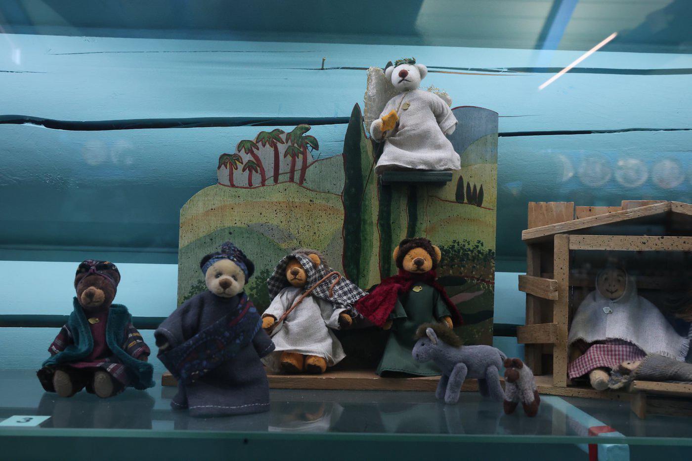Вертеп с волхвами-мишками. Один из самых забавных экспонатов музея – вертепчик из Швеции, где все персонажи выполнены в виде медведей, кроме Младенца Иисуса и его родителей.