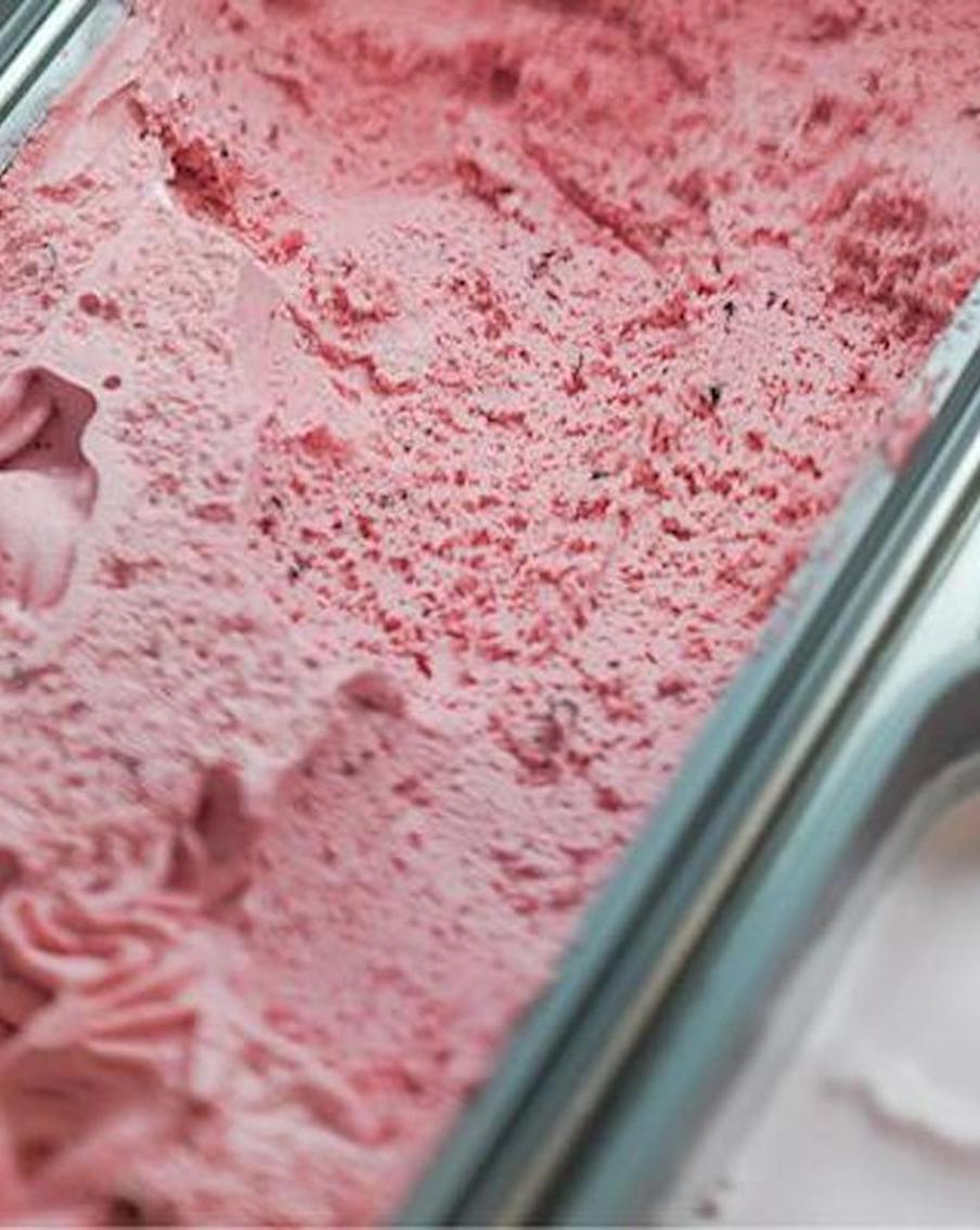 Афиша на 2 октября: погружаемся в медитацию, слушаем таёжное пение и разбираемся в дружбе