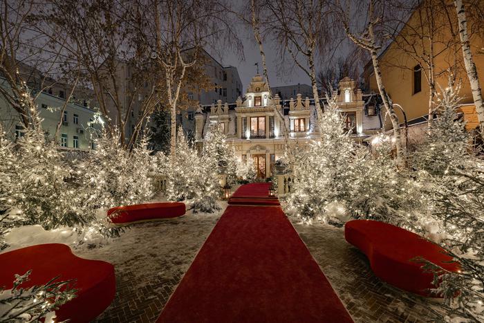 Московские рестораторы поделились идеями сезонного украшения входных групп