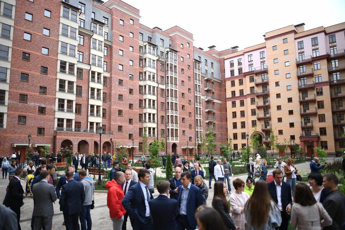 Жильё дорожает, сроки срываются: кому выгоден мораторий на штрафные санкции застройщиков