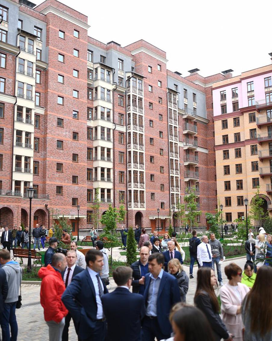 Жильё дорожает, сроки срываются: кому выгоден мораторий на штрафные санкции застройщиков