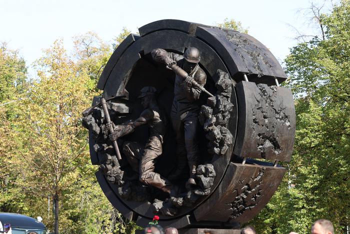 Строителям метрополитена приходилось пробираться через меловой период: на Сокольнической площади открыли новый монумент