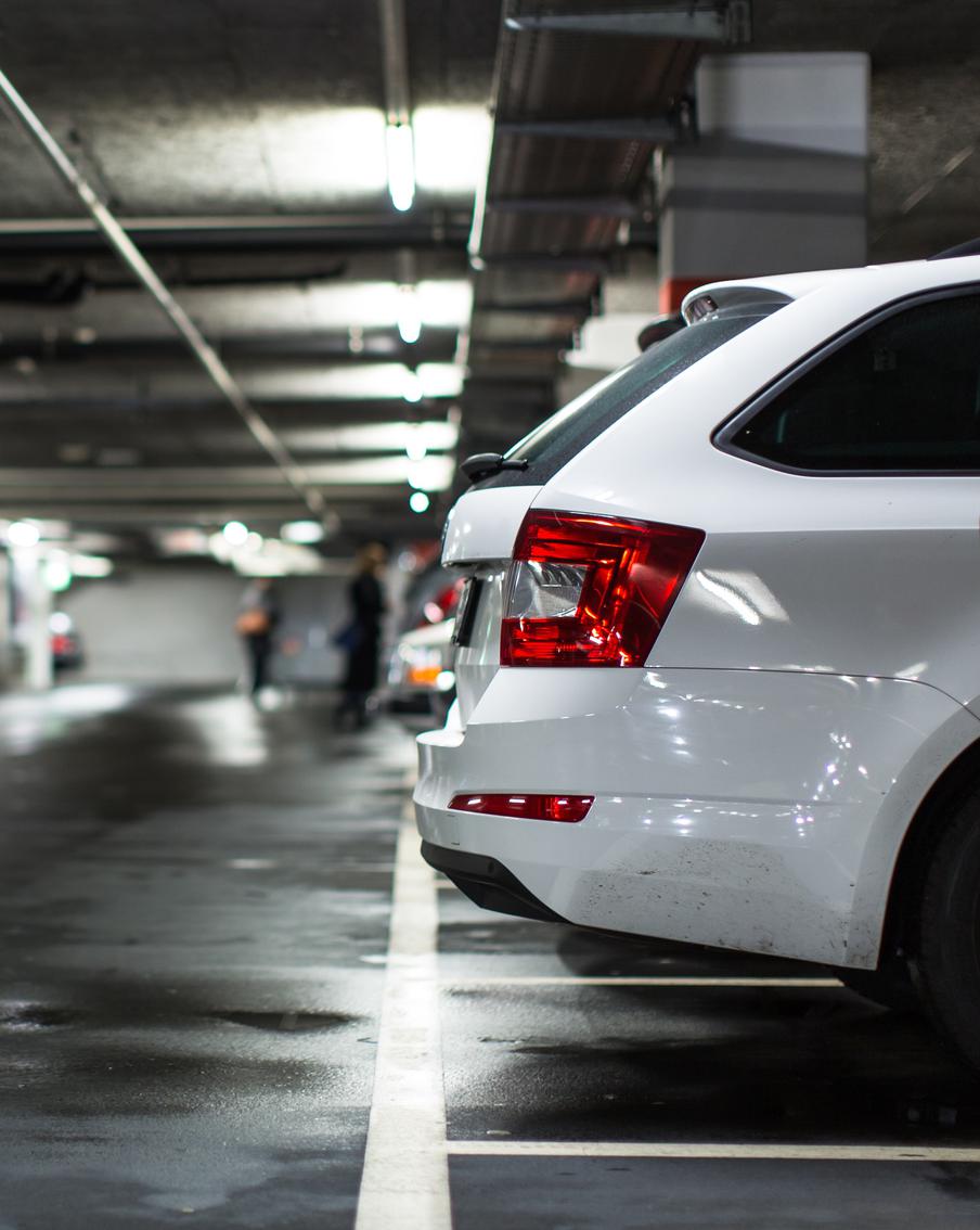 53 миллиона за место для машины: московские парковки и кладовки стоят, как квартиры