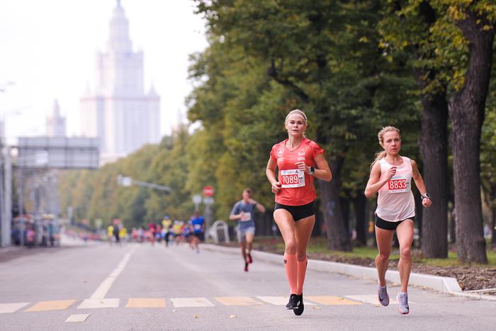 Сезон большого бега в Москве завершат фестиваль и полумарафон