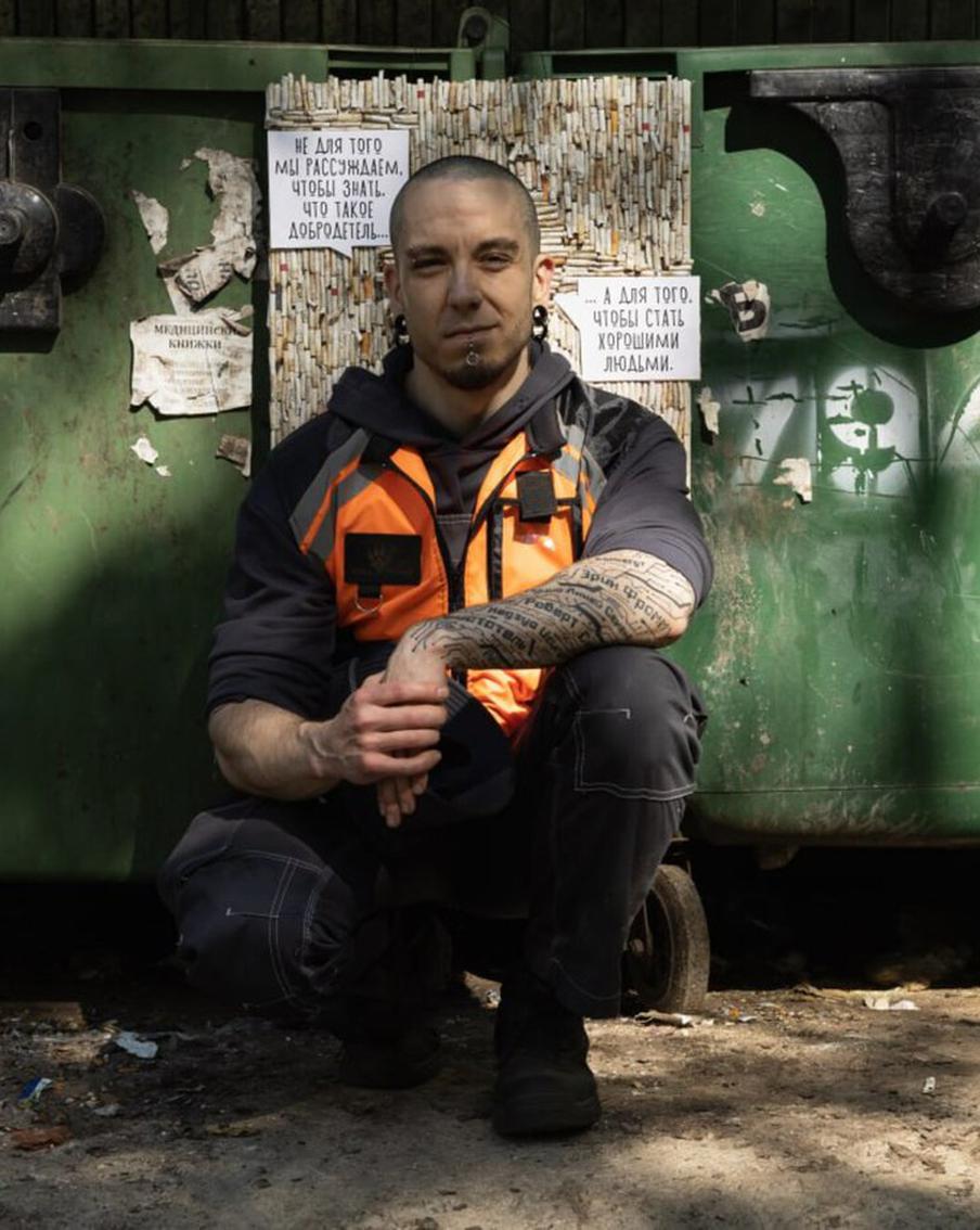 "Можно асфальт облизывать!": филолог из Твери рассказал, как стал дворником-блогером