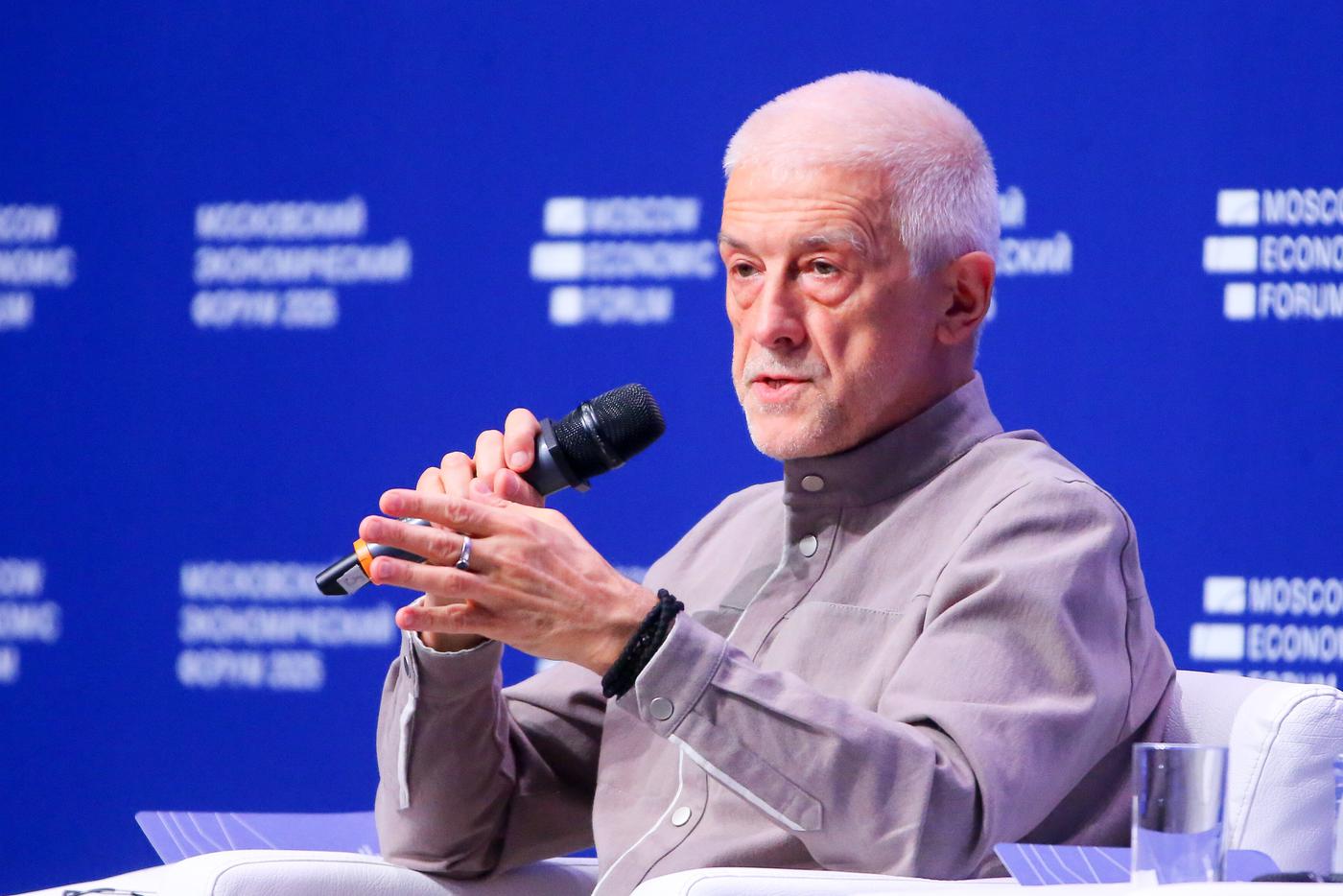 Дмитрий Певцов поддержал решение о назначении Эдуарда Боякова