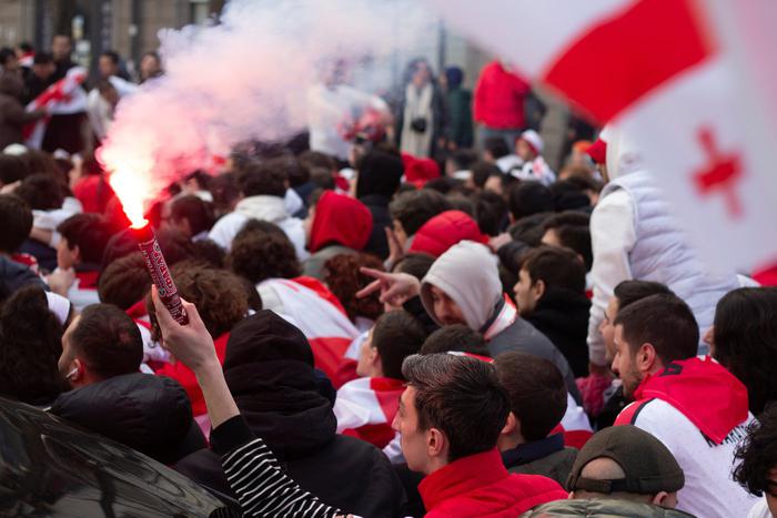 Грузинские власти подтвердили, что более 20 силовиков пострадали в ходе вчерашних протестов