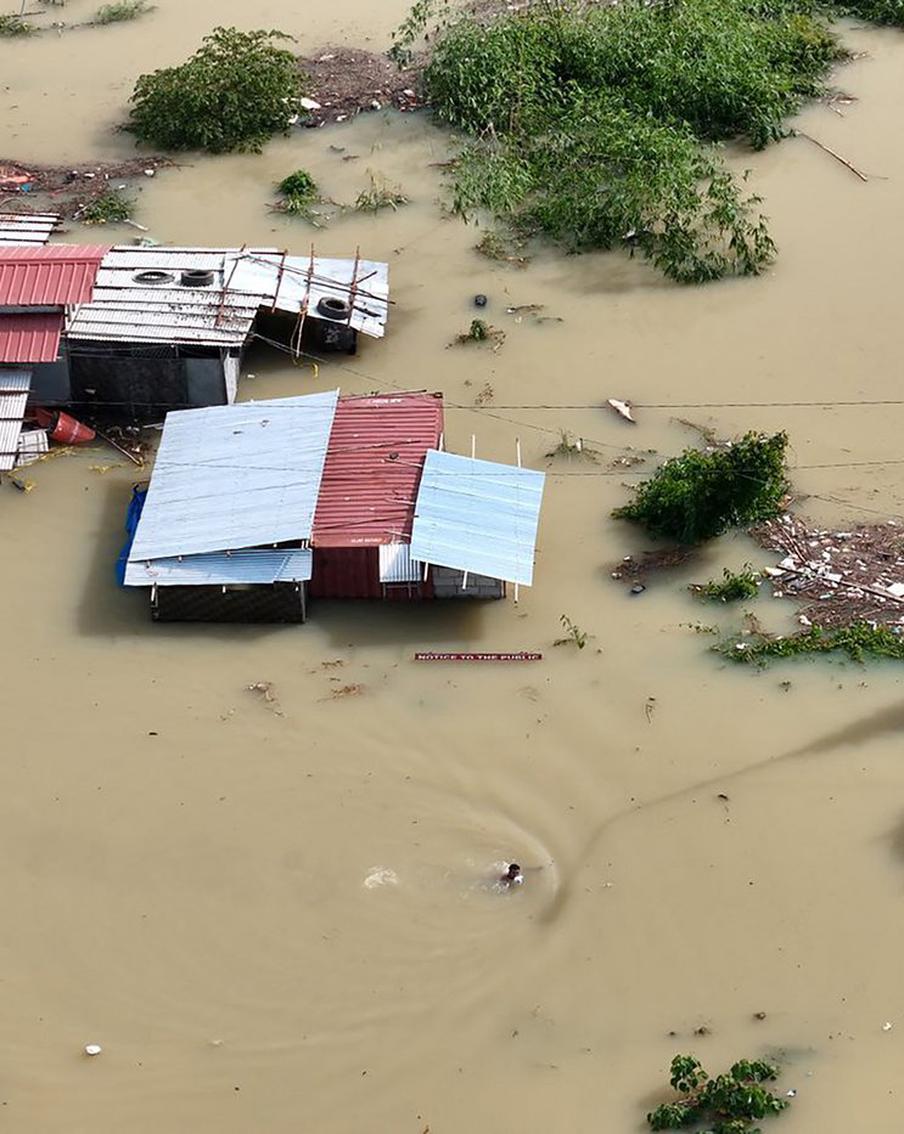 На юге Китая эвакуировали более 150 тысяч человек из-за приближающегося к побережью страны тайфуну "Матмо"