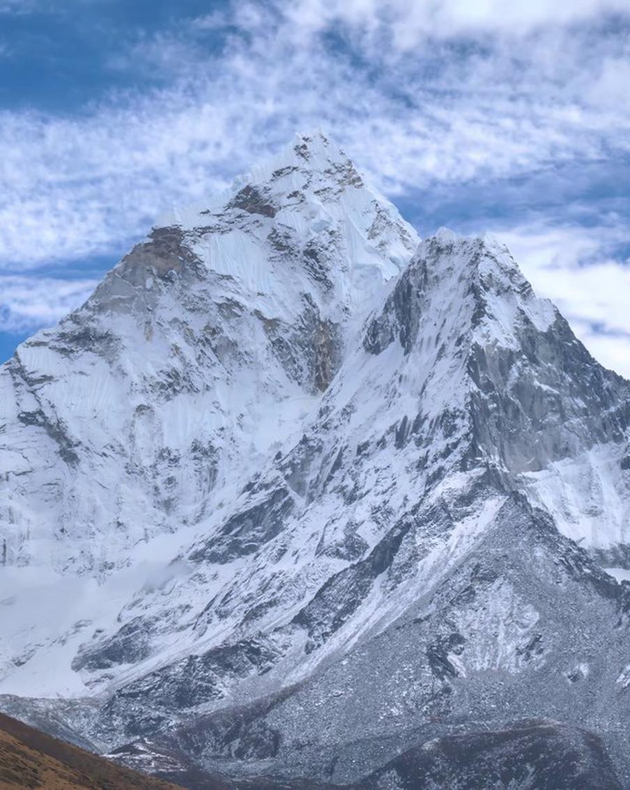 На восточном склоне Эвереста из-за снегопада оказались в ловушке около тысячи человек