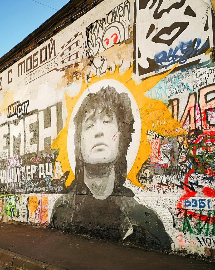 Мужчина устроил поножовщину у стены Цоя в Москве