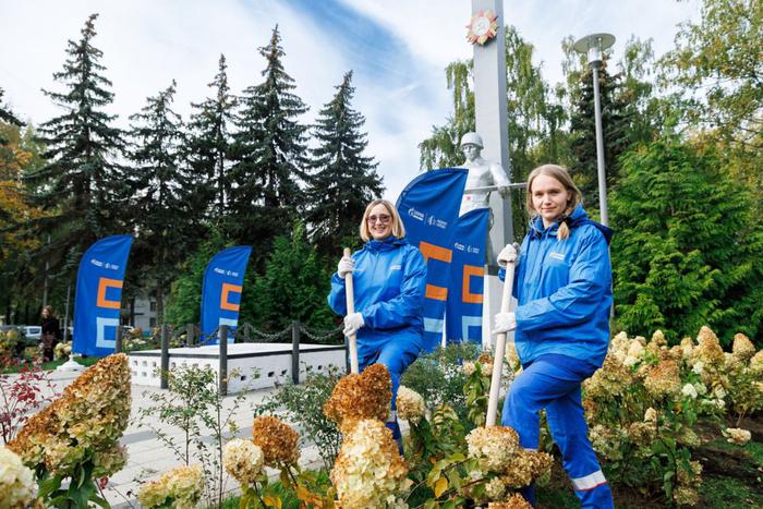 Сотрудники МНПЗ передают детям эстафету памяти. В Капотне прошла масштабная патриотическая акция