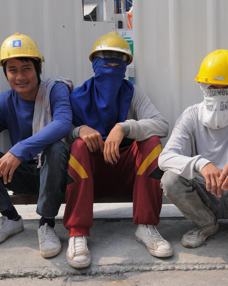 Дефицит мигрантов повышает шансы россиян на достойные условия труда