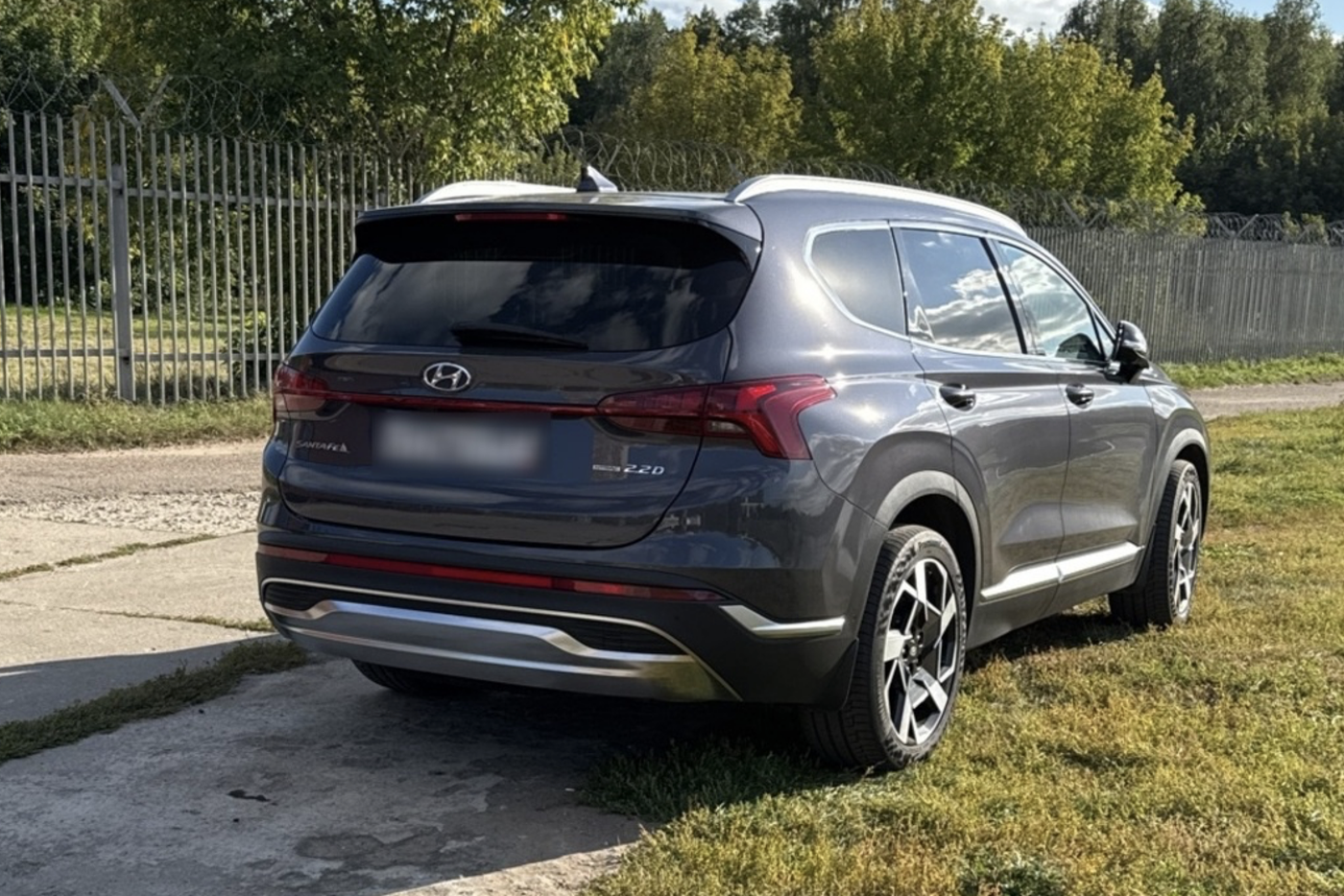 Почти 65 тысяч случаев парковки авто на газонах выявила МАДИ с начала года