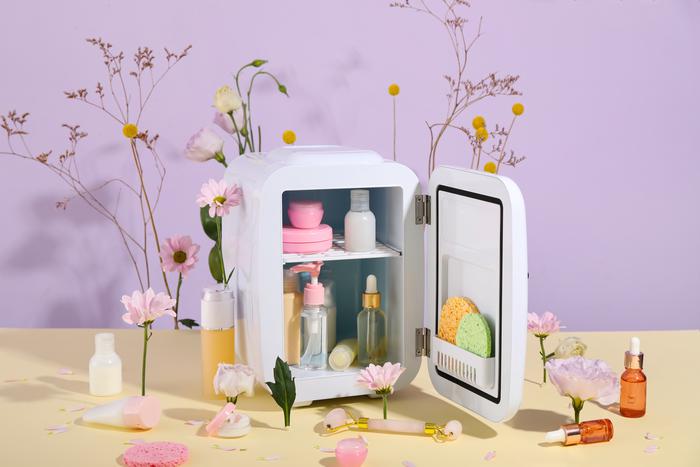 Где хранить косметику: ванна, спальня или холодильник? Советы визажиста