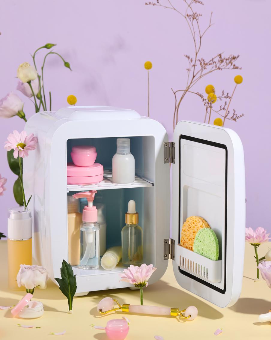 Где хранить косметику: ванна, спальня или холодильник? Советы визажиста