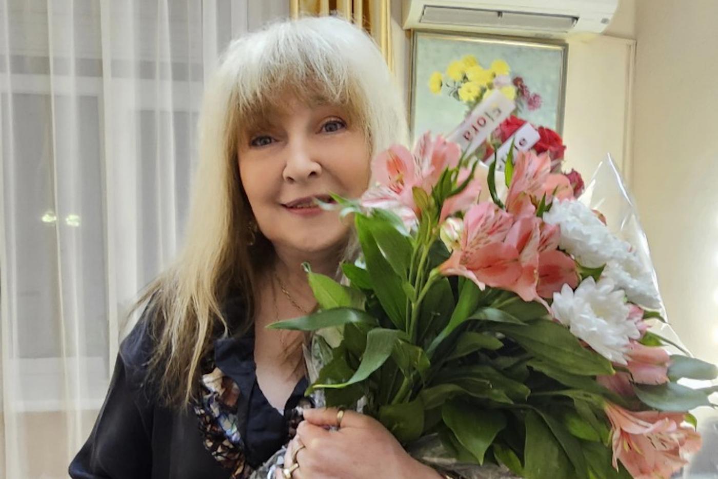 "Деньги после концертов привозила авоськами!": певица Катя Семенова рассказала, почему ездит на метро и за что любит "однушку" в Измайлово