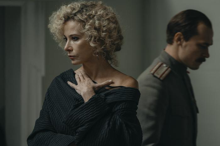 Юлия Высоцкая: В "Хрониках русской революции" Сталин такой живой, обаятельный, с чувством юмора