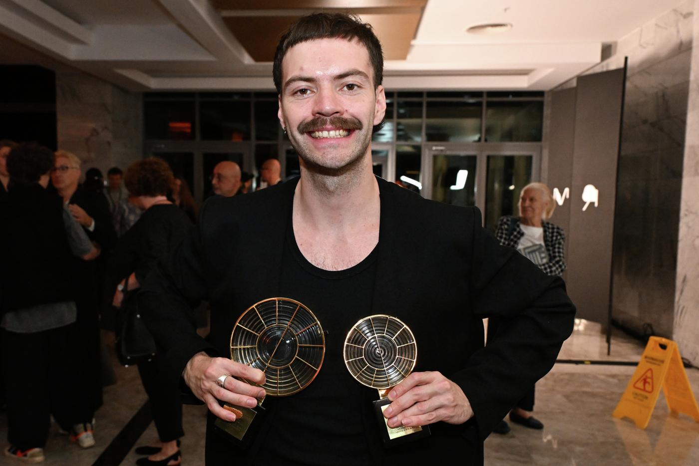 Гран-при и награду за лучшую мужскую роль на фестивале "Маяк" получил фильм "Здесь был Юра" с Константином Хабенским