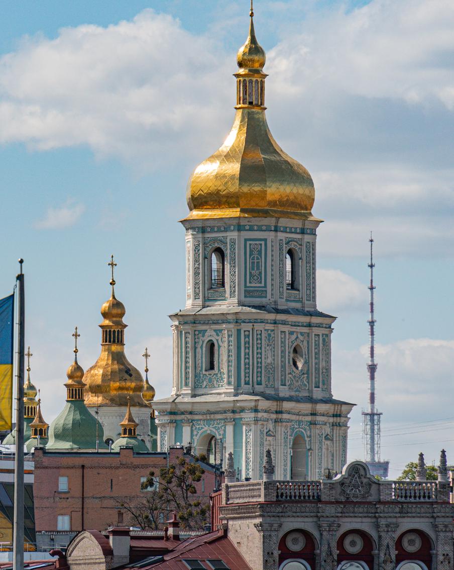 В Киеве на фоне блэкаута после взрывов начался транспортный коллапс