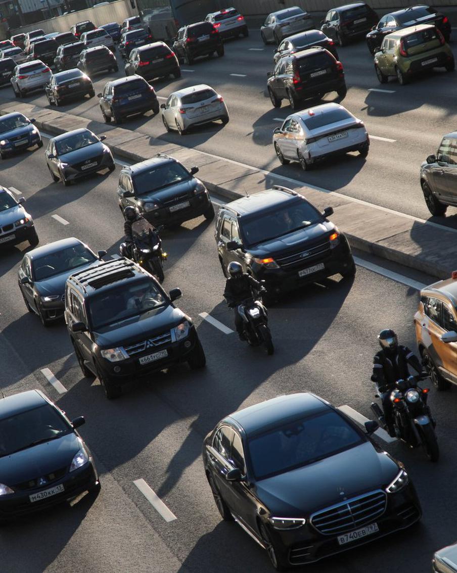 Максим Ликсутов: количество остановок на вылетных магистралях снизилось на 10% по сравнению с прошлым годом