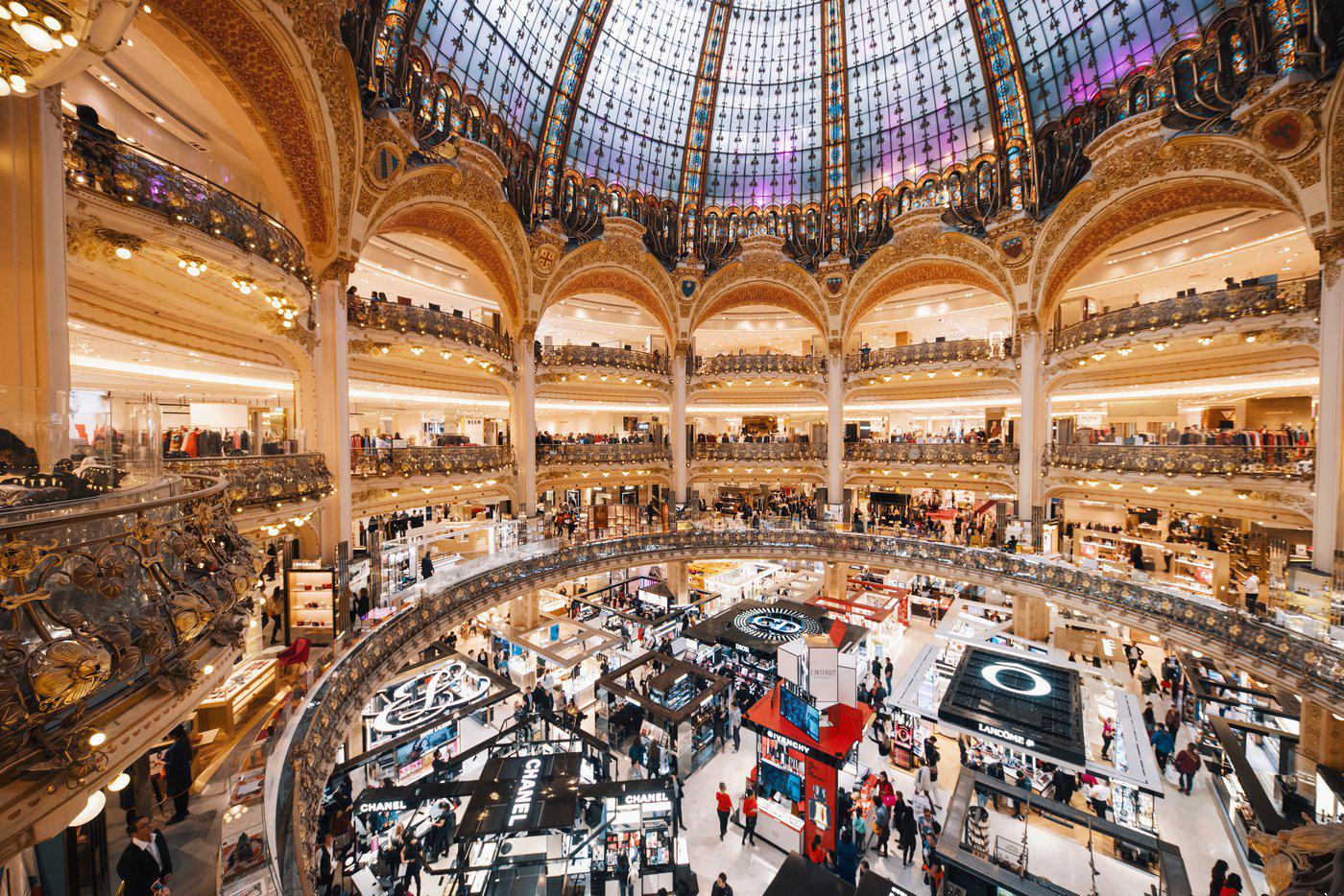 Руководство Galeries Lafayette категорически против размещения магазина китайского бренда на своей площадке.