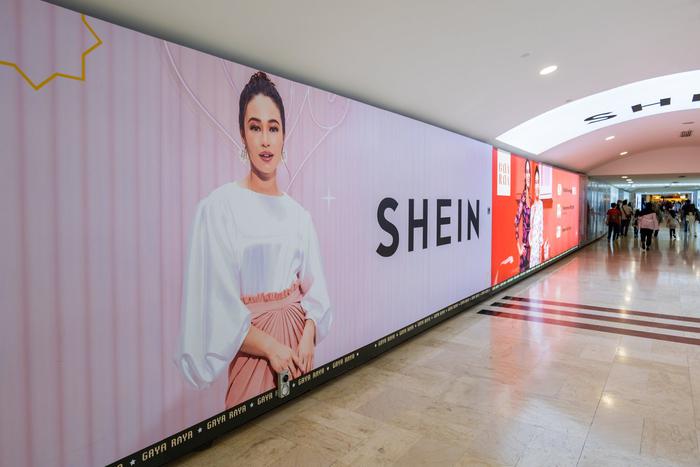 Франция протестует против открытия магазинов китайского бренда Shein: что происходило в мире моды и красоты на этой неделе