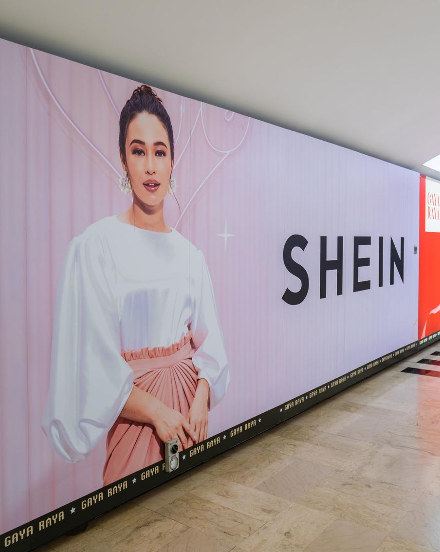 Франция протестует против открытия магазинов китайского бренда Shein: что происходило в мире моды и красоты на этой неделе