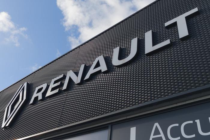 Россия ввела санкции против французского автогиганта