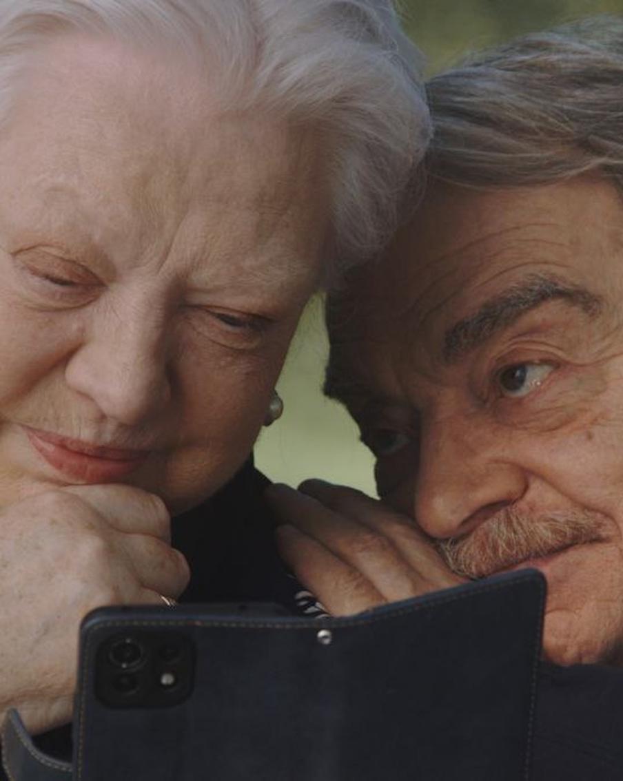 На съёмках "Двое в одной жизни, не считая собаки" Александр Адабашьян вспомнил, как его чуть не обманул дипфейковый Собянин